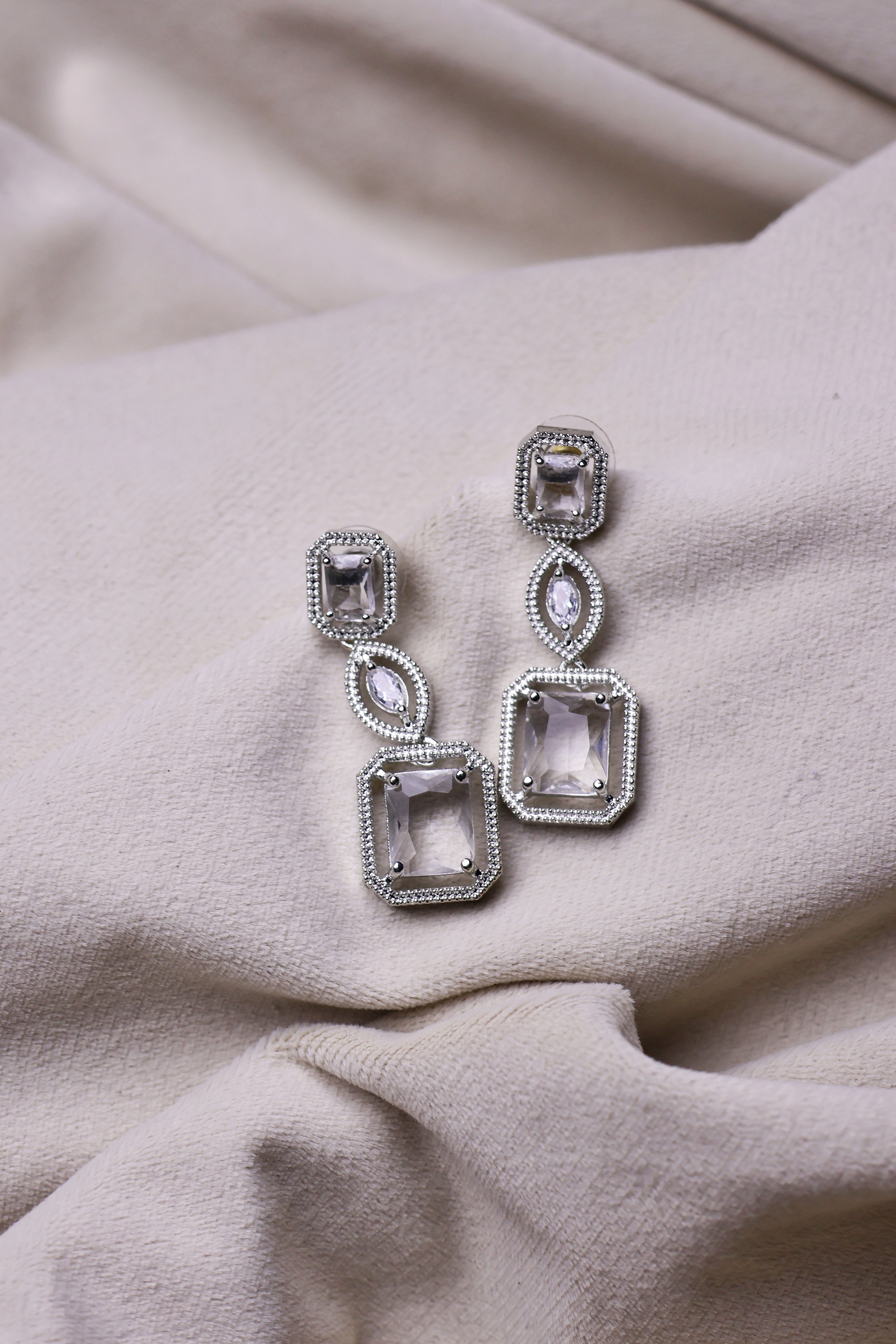 Diamondique illusion Earrings